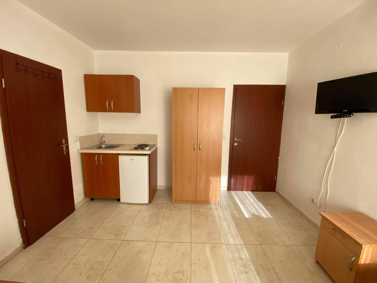 Etna Apartments Улцинь Экстерьер фото