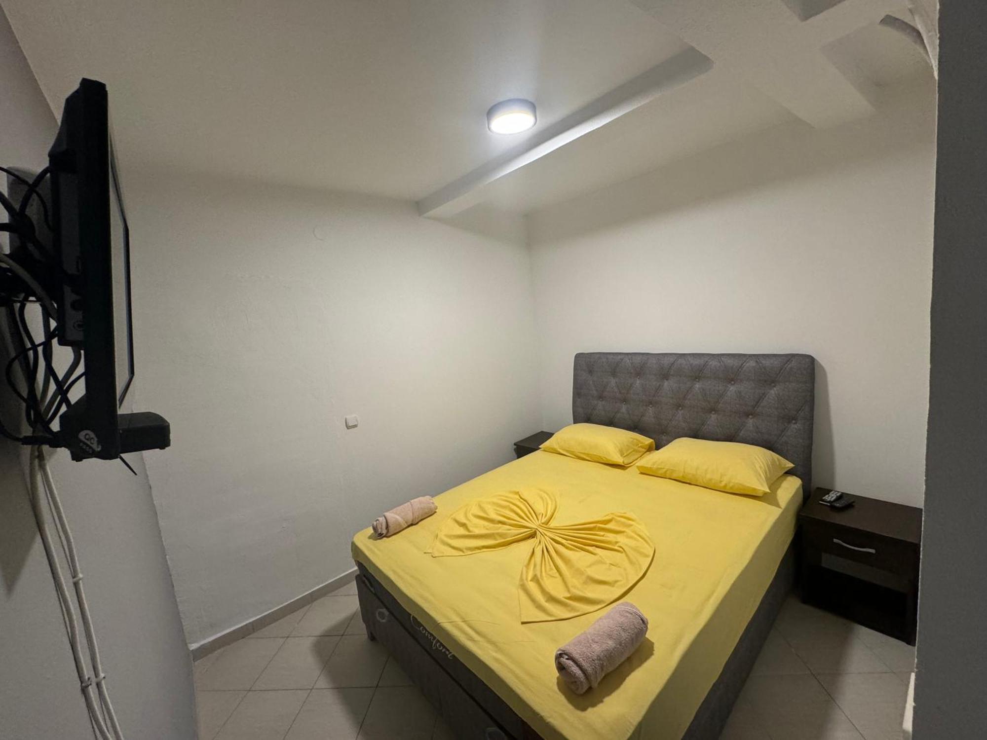 Etna Apartments Улцинь Экстерьер фото
